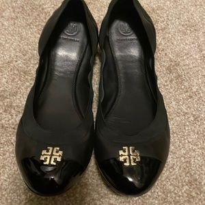 Tory Burch black leather with patent toe flats size 10.5
